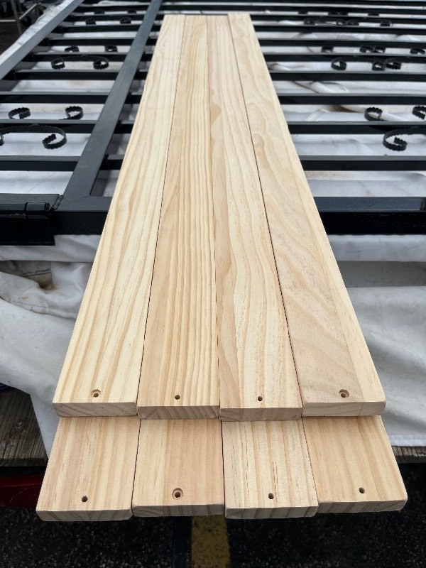 lot 132 image: Bundle of 8 Quality Wood Planks 4 x 2.5 x �