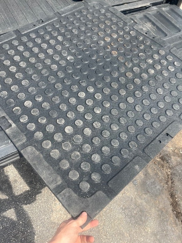 lot 461 image: Heavy Duty � Thick Rubber Mat - Black 4 x 4