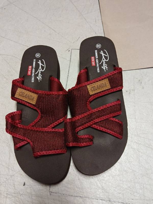 lot 42353 image: Womens Red Strap Sandals Size 38 US Size 7 - Retail $15