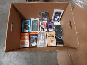 lot 7833 image: Lot of misc phone cases and Accessories 20