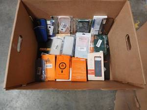 lot 7834 image: Lot of misc phone cases and Accessories 20