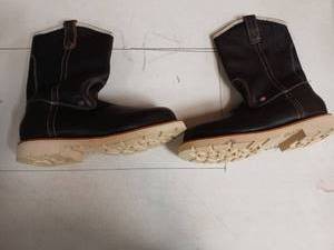 lot 17073 image: Thorogood American Heritage 11 Waterproof Steel Toe Wellington Boots for Men Made from Premium Leather with Slip-Resistant Heel Outsole and Comfort Insole, Briar Pitstop - 10.5 D - Retail $160