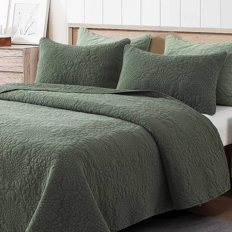 lot 45811 image: Stonewashed Cotton Floral Bedspread Reversible Quilt Set King- Retail $90
