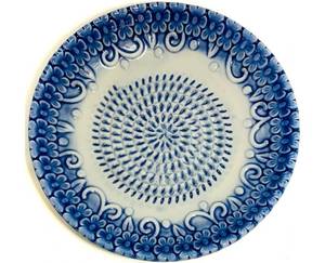 lot 46269 image: All-in-one Premium Ceramic Garlic Grater Plate 3-Piece Set - Blue Embossed Design and Style - For Garlic, Ginger, Chocolate, and more - Comes with 5.25 Plate, Peeler, and Stand - Retail $16