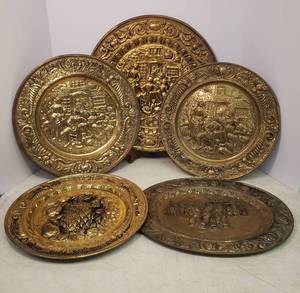 lot 1 image: Large Vintage Brass Wall Decor PlaquesTrays - Largest is 17in Wide