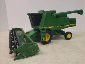 Vintage Large ERTL Die-Cast Metal John Deere 9500 Toy Combine - 15in L x 12in W x 6in T