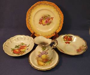 lot 14 image: Vintage 1950s-1960s PorcelainCeramic Fruit Transferware with Gold Trim