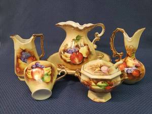 lot 15 image: Vintage 1950s-1960s PorcelainCeramic Fruit Transferware with Gold Trim