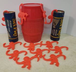 lot 48 image: Vintage 1965 Lakeside Giant Barrel of Monkeys - Barrel 9.75in T - with Twelve 5in W Monkeys and 2 Vintage Cardboard Tubes of Set-Play Plastic Shuttle-Cocks