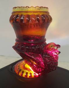 lot 95 image: Vintage Boyd USA Glass - Amberina Bird ToothpickMatch Holder - 2.75in T x 2.25in W