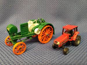 lot 120 image: Vintage 2002 ERTL Replica FARM MACHINES Die-Cast 164 Scale Metal - Case International 7130 Tractor & Vintage 1990 ERTL #5607 Die-Cast 132 Scale Metal John Deere Overtime Tractor Waterloo Boy