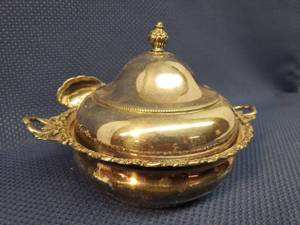lot 126 image: Vintage The Van Bergh Silverplate Co. Caviar Server with Spoon 8in W x 5.25in T - Bottom Stamp