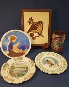lot 157 image: Mosaic Stained Glass Pillar Lamp 7in T,  Vintage Framed Crewel Embroidery Hand Work Owls Wall Art in Oak Frame 9in W x 11in T, and 3 Porcelain Collector Plates