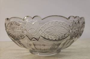 lot 169 image: Antique Sun Purpled Manganese Glass - Pressed Bells of IrelandStarburst Pattern ConsoleFruit Bowl with Scallop Edge - 8.5in W x 4in T