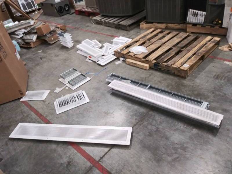 lot 5815 image: Box Of Various Vents