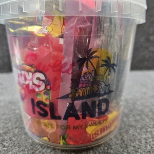 lot 561 image: Ultimate Assorted Candy Party Mix