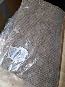 lot 3457 image: Gray Textured Carpet Floor Mat