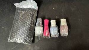 lot 10138 image: Sally Hansen Nail Polish Collection Set