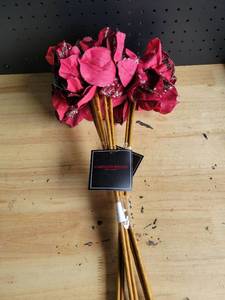 lot 20126 image: Christian Siriano New York Designer Artificial Flower Bouquet