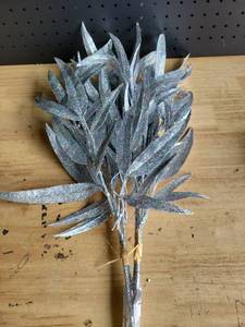 lot 20127 image: Silver Glitter Artificial Leaves Bundle