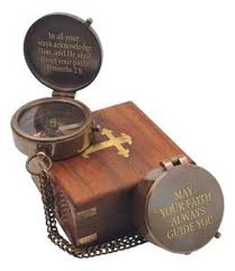 lot 14191 image: Engraved Compass in Wooden Box with Gift Packaging