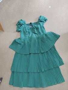 lot 2113 image: Scomchic Ladies 4 XL green dress