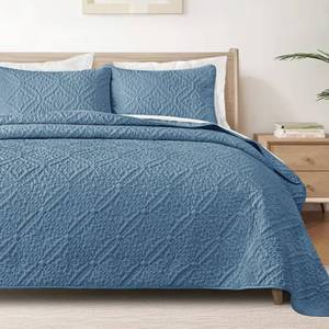 lot 3650 image: Exclusivo Mezcla Queen Quilt Bedding Set, Lightweight Soft Bedspreads Coverlets with 2 Pillow Shams, Modern Grayish Blue Quilts Queen Full Size for All Seasons