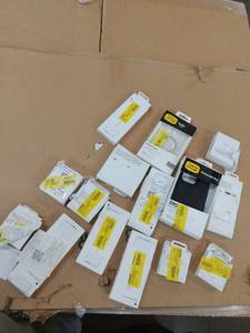 lot 5725 image: Miscellaneous electronic items balk lot
