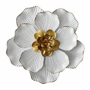 lot 20230 image: Blueprint Ivy 9 Metal Flower Wall Decor Rustic Farmhouse Wall Decoration Multi-Layered Floral Wall Hanging for Bedroom Living Room Bathroom Kitchen Outdoor Wall Art (White)