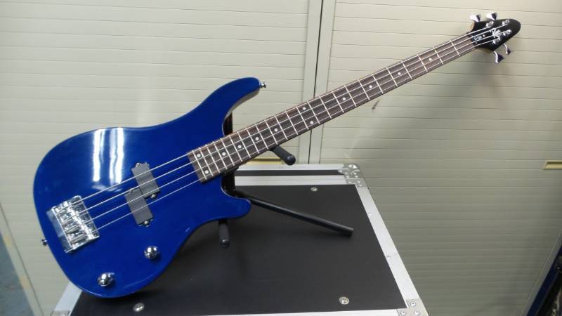 lot 1030 image: Rogue Series 2 Bass model SX-100B