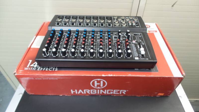 lot 1036 image: Harbinger LvL Series L1402FX-USB 14 channel compact mixer