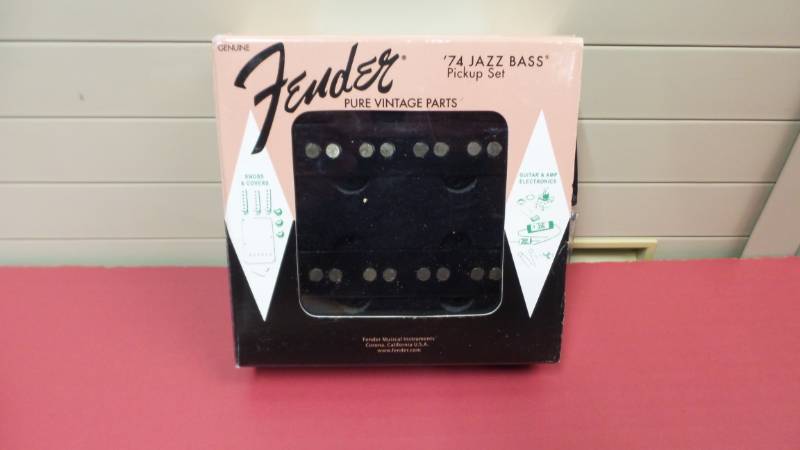 lot 1040 image: Fender 74 Jazz Bass Pickup Set