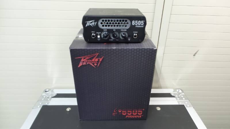 lot 1053 image: Peavey 6505 Piranha Amp Head