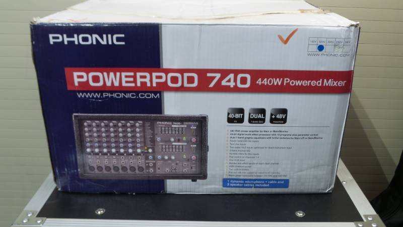 lot 1028 image: Phonic Powerpod 740 7 Channel Powered Mixer