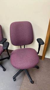 lot 11613 image: Purple Fabric Office Chair with Armrests