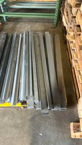 lot 11662 image: Pallet Racking Shelf Support Set of 3