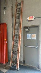 lot 11694 image: 12�� Ladder