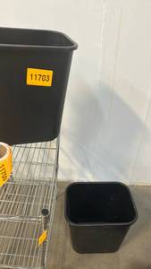 lot 11703 image: Trash Cans