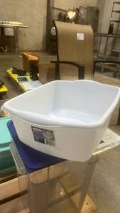 lot 15004 image: Sterilite 12 Qt. Dishpan  Multi-Purpose Plastic Wash Tub  Kitchen  Sink