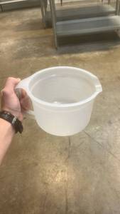 lot 15031 image: Clear Plastic Mixing Bowl with Spout