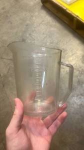 lot 15037 image: Clear Glass 1 Quart Measuring Cup with Handle and Spout