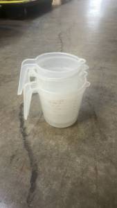 lot 15043 image: Clear Plastic Measuring Cups Set of 4 with Pour Spouts