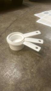 lot 15048 image: White Plastic Measuring Cups Set of 3