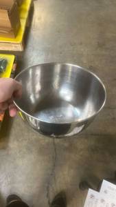 lot 15079 image: Stainless Steel Mixing Bowl