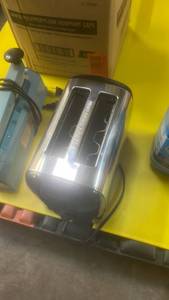 lot 15083 image: Chrome 2-Slice Toaster