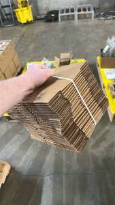 lot 87 image: Shipping boxes 6x4x4 Bundle of 25