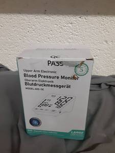 lot 776 image: Electronic Blood Pressure Monitor with Cuffs - Retail $25