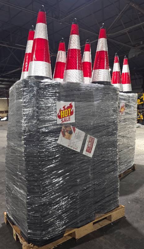 lot 5075 image: Lot of 250 -Unused SDLanch IRSTC Safety Traffic Cones - 250 Total Cones
