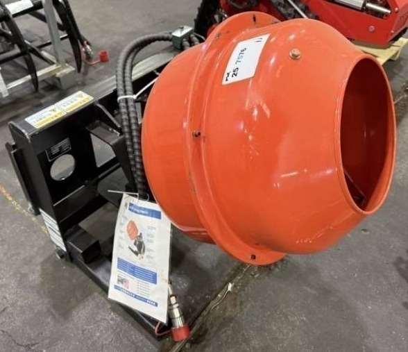 lot 5566 image: Unused SDLANCH Industrial-Grade Mini Skid Steer Hydraulic Rotating Mixing Drum  Concrete