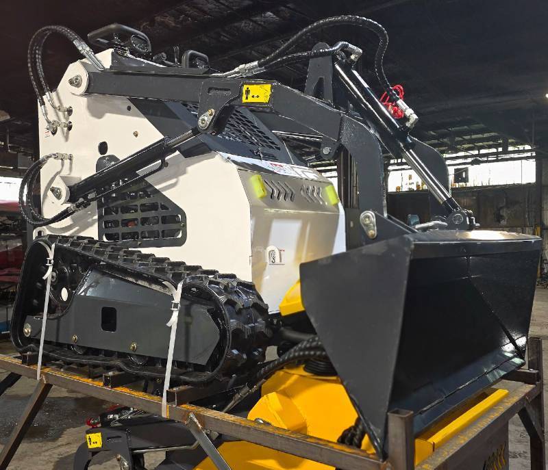lot 6106 image: Unused Mini Skid Steer Loader  ZJZ-380 White